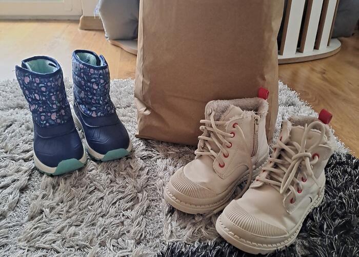 Grajewo ogłoszenia: Sprzedam buty rozm 30. Ubranka głównie rozmiary 122 całość 20 zl